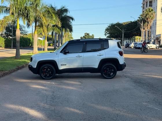 JEEP RENEGADE 2.0 16V TURBO DIESEL TRAILHAWK 4P 4X4 AUTOMÁTICO JEEP RENEGADE 2.0 16V TURBO DIESEL TRAILHAWK 4P 4X4 AUTOMÁTICO